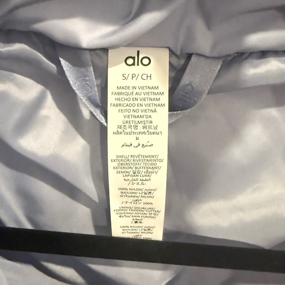 NWT! ALO Yoga Women's gold rush Puffer Jacket - Picture 2 of 3